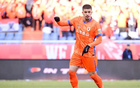 山東泰山4-0奪冠，力壓滬雙雄。伊萬換人決策引質(zhì)疑。