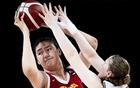 日本球員田中14號，偷掐張子宇頭發(fā)！宮魯鳴憤怒！
