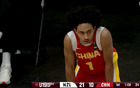 中國男籃戰(zhàn)強敵，同組三隊八強聚，郇斯楠蓋帽顯威。