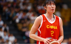 中國女籃新星，23歲1米86，五戰(zhàn)征服主帥，三分神準如李夢。