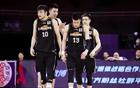 遼籃舊將業(yè)余賽沖突，怒視對(duì)手，多人勸解。