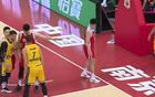 中國男籃險(xiǎn)勝危機(jī)，四連勝難掩失誤隱憂。