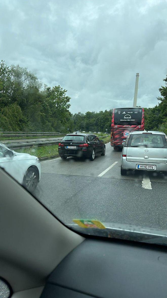 比賽近，拜仁大巴堵路，能否及時趕到？